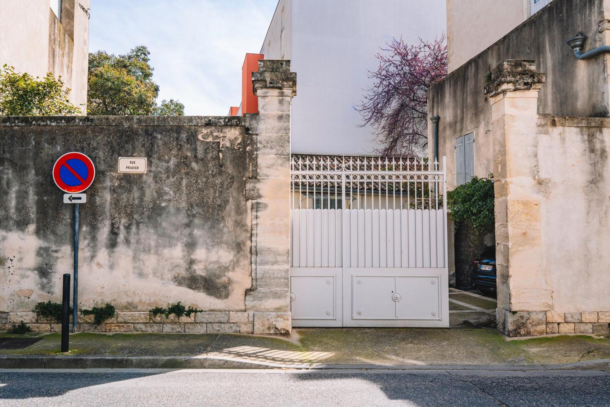Demeure & Confort Nîmes Buitenkant foto