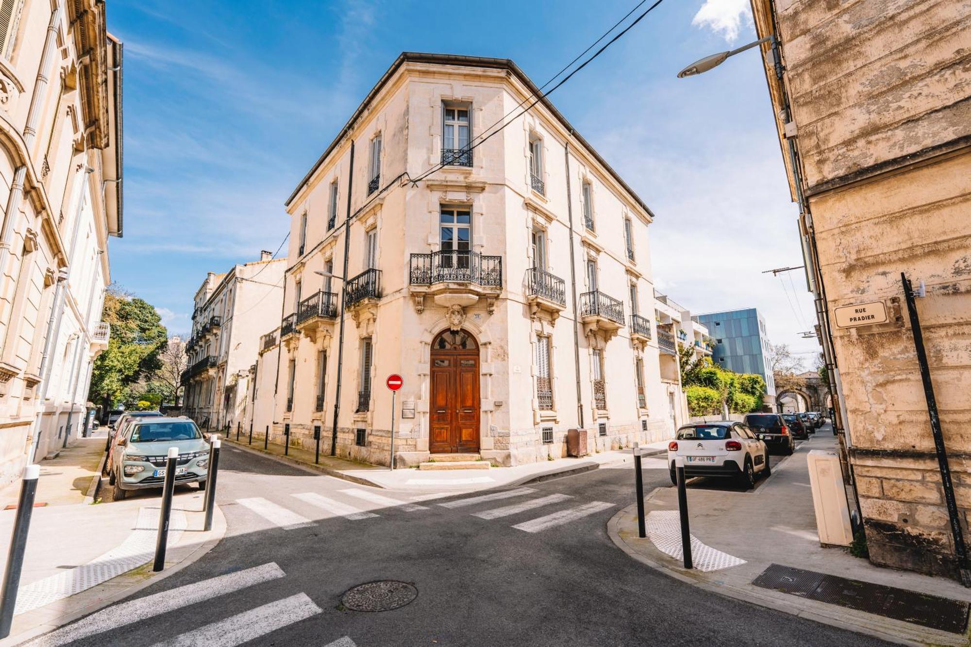 Demeure & Confort Nîmes Buitenkant foto