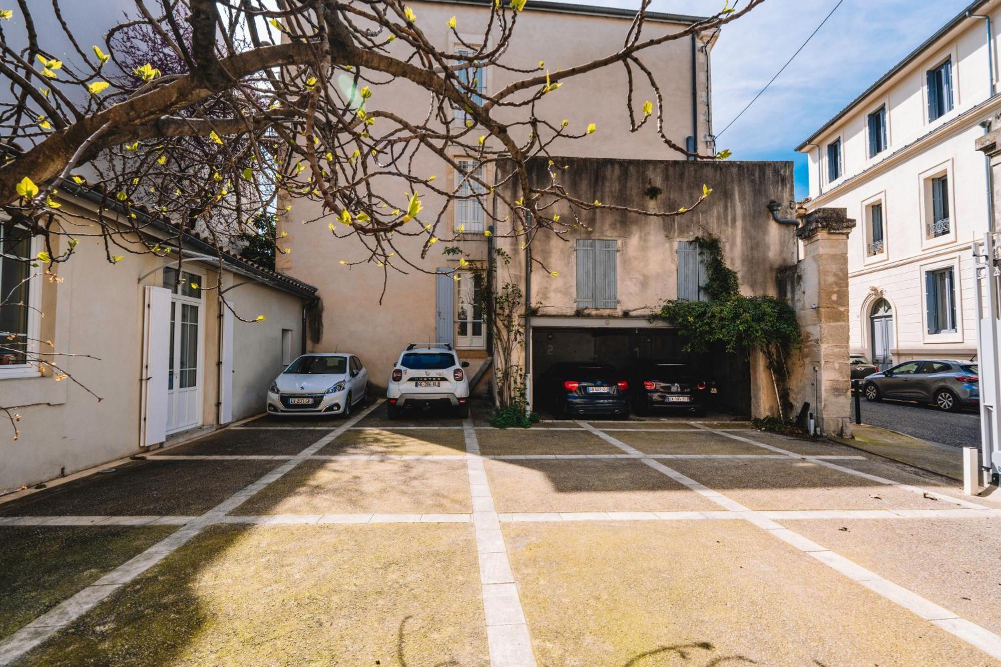 Demeure & Confort Nîmes Buitenkant foto